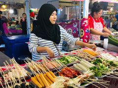 -席娜卡琳火车铁道夜市