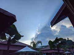 -东海岸人工湖美食村