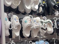 -名创优品(北京新中关购物中心地铁层店)