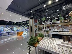 -现代眼镜批发城(威海路店)