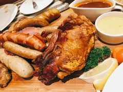 烤猪肘配酸菜土豆泥-兰特伯爵西餐厅·啤酒屋(方庄店)