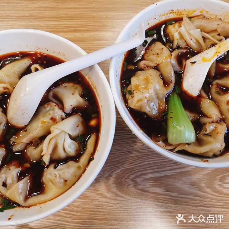 点了中辣，建议不会吃辣的还是别点中辣