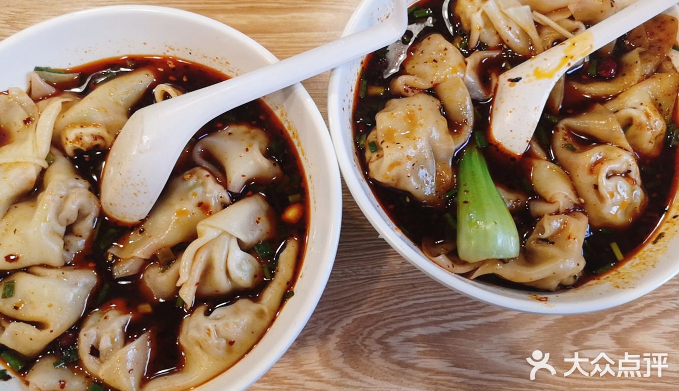 点了中辣，建议不会吃辣的还是别点中辣