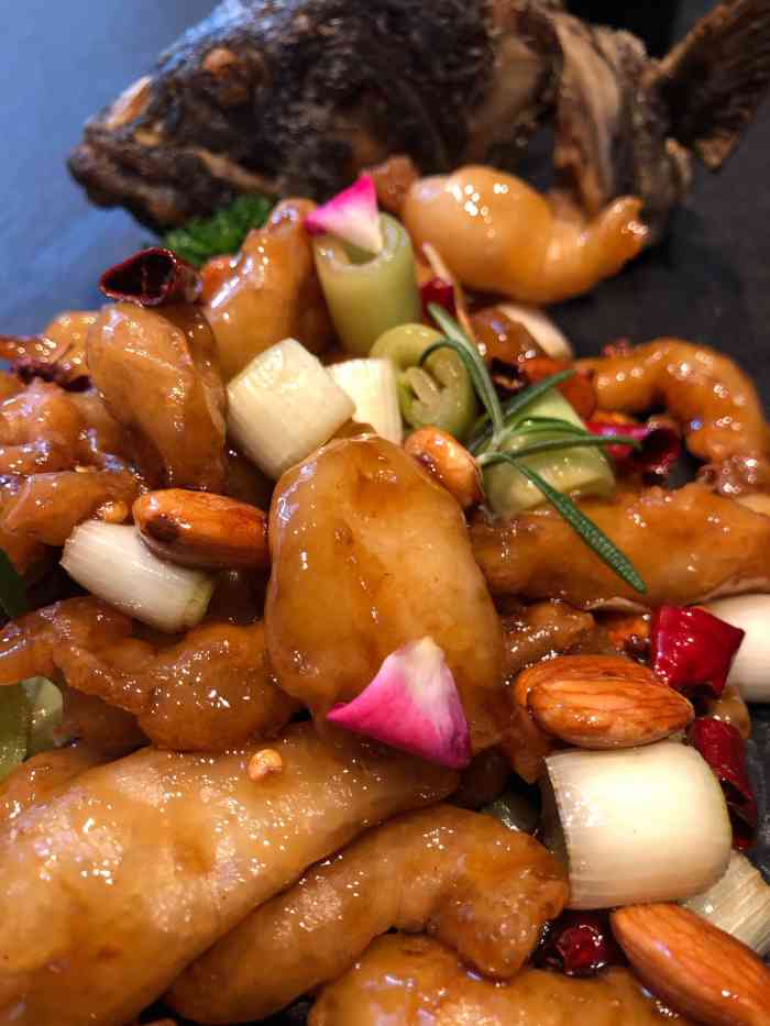 椿庐chunlounge(远洋国际店)-"这家店的环境真的是绝了,太仙境了,进门