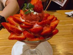 特盛甜王士多啤梨芭菲-Ufufu cafe(天神巷店)