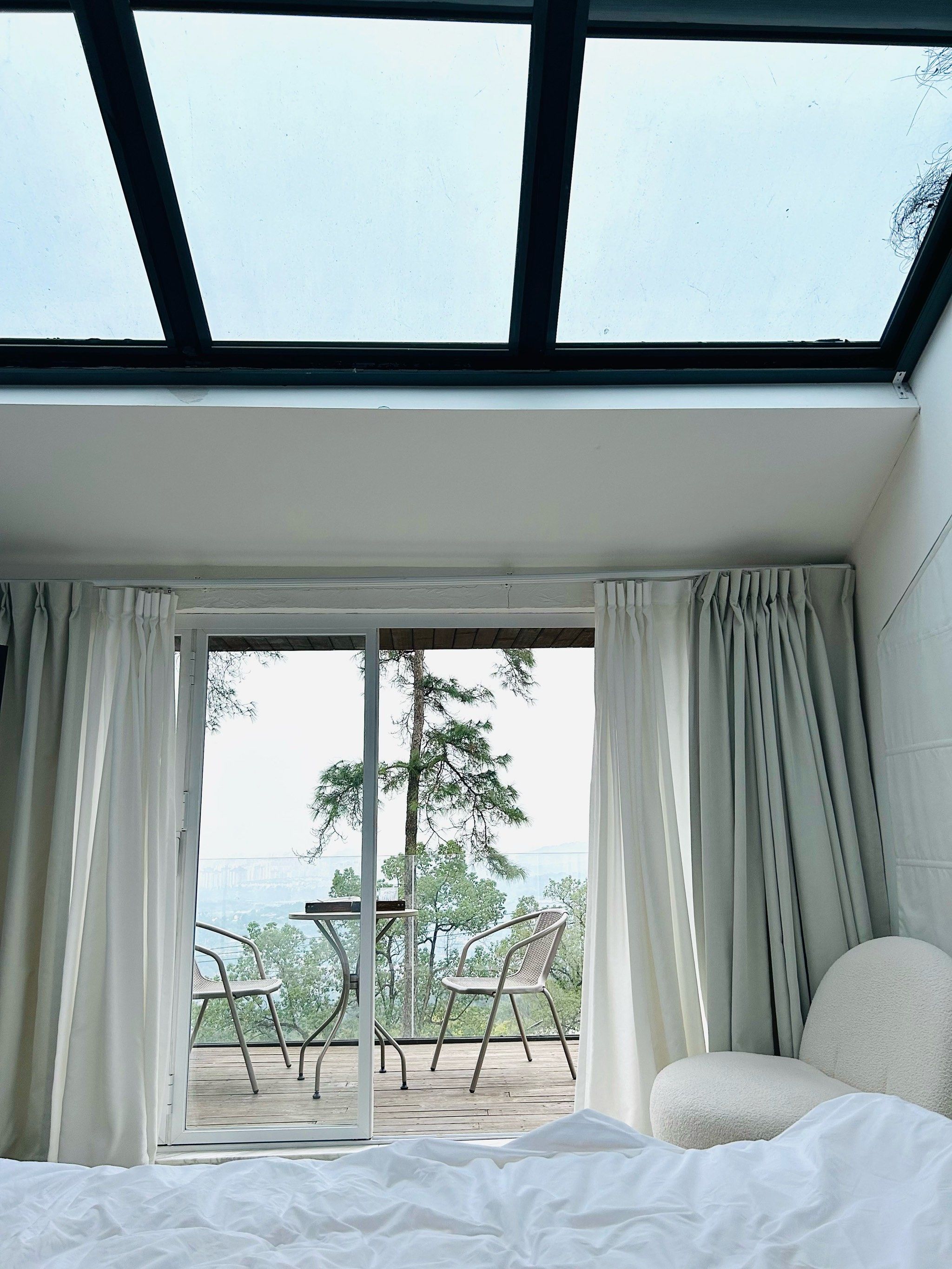 重庆南山藏了个"小岚山"!住进星空玻璃房