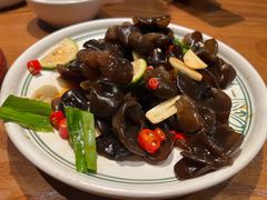 美味泡木耳-云海肴·汽锅鸡·云南菜(天山百盛优客店)