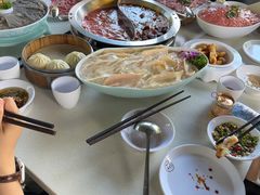 -茅草房·河畔园林火锅