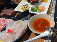 -老牌坊云南鱼豆花火锅(哈西万达店)