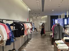 -URBAN REVIVO(高德置地广场·春广场店)