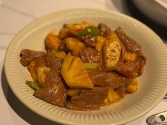 菠萝炒牛肉-龙泉人椰子鸡.糟粕醋.海南菜(三亚旗舰店)