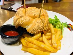 -拉亚汉堡经典餐厅(商城路店)