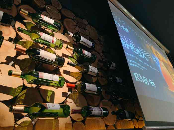 不二·民谣音乐餐酒吧(九眼桥店)-"朋友过生日来这儿吃的 预约:打电话