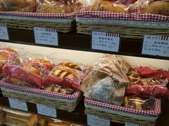 -红宝石·鲜奶小方·海派西点房(金杨店)