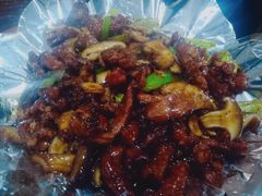 铁板黑椒牛柳-明海妈妈菜(大连外国语学院店)