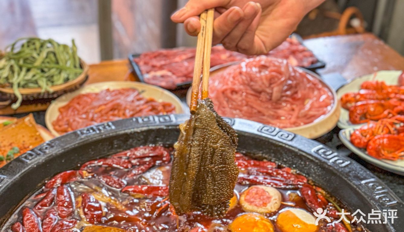 关于成都一家本地人都爱吃的市井老火锅！