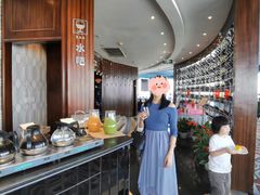 自助取餐区-粤海酒店-旋转餐厅