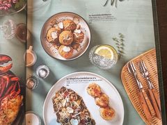 -Chom Cafe and Restaurant