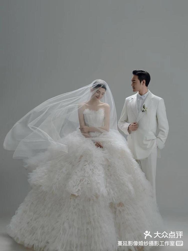 高定系列贵族公主的室内主纱婚纱照