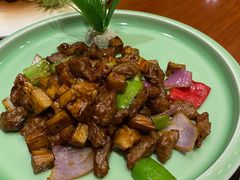 黑椒珍菌牛仔粒-东方之珠海鲜酒楼(南开店)
