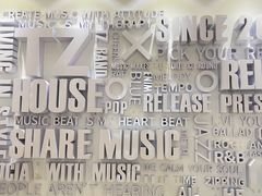 -TZ House音乐现场(来福士中心店)