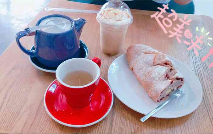 乐颜咖啡(江大店)-"我们学校里的咖啡店,环境还不错,白色的建.