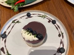 -Chom Cafe and Restaurant