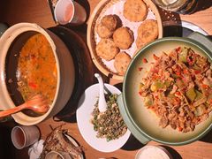 -吃饭皇帝大土家民族菜(荟聚店)