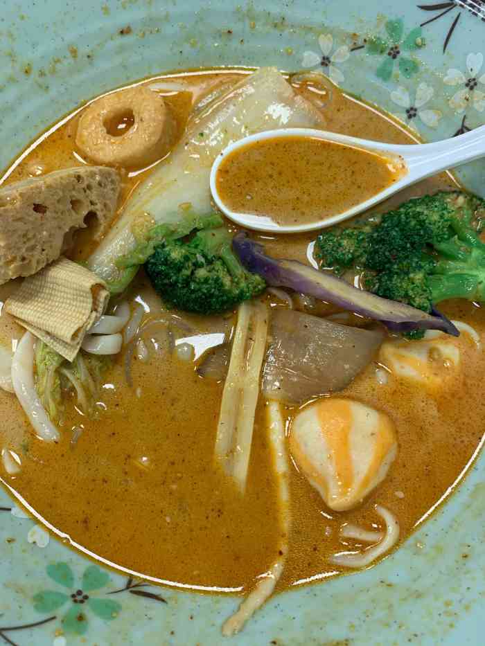 何国福麻辣烫(华冠购物中心店)-"好多年没吃何国福麻辣烫了,以前在这