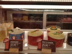 覆盆子红丝绒蛋糕-COSTA COFFEE(恒基名人购物中心店)