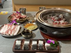 -围炉肉舍•炭烤活鳗•丹东海鲜烤肉(步行街店)