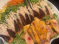 -帅巴人舅母子腊蹄民俗村