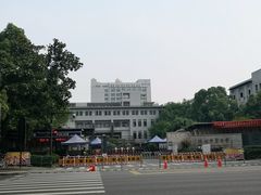 上午学军门口-杭州学军中学(西溪校区)