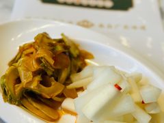 开胃爽脆小菜-品粤居港式打边炉·广式烧腊(西安路福佳新天地店)