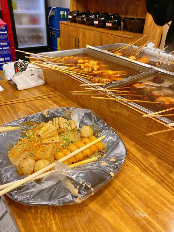 朋友家门口新开的小店装修很漂亮食物品种也很多青菜清