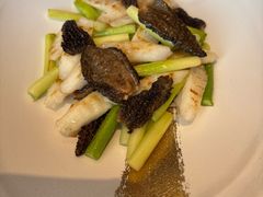 鸡枞菌炒芦笋-海派悦庭·海胆烧麦·新融合菜(凯德广场店)