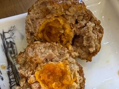 鸭蛋黄狮子头-春水锅贴·传统鲁菜(大明湖店)