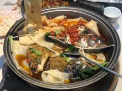 -阿瓦山寨·湘菜现炒·剁椒鱼头王(咸阳总店)