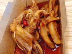 酸辣无骨鸭爪-肥安娜·小吃·饮品