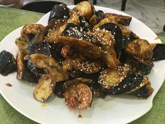 焦糖茄子牛肉粒-桃子餐厅·天津菜(红星路直营店)