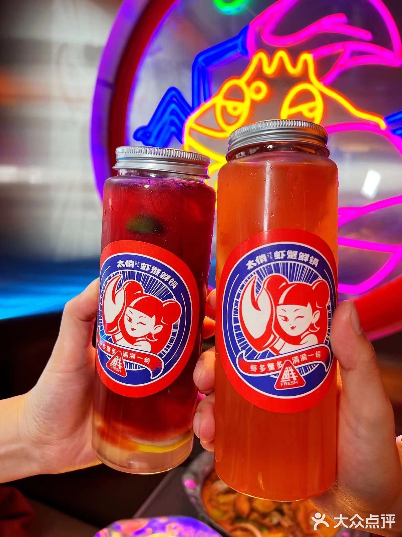 过年和姐妹吃团年饭吃螃蟹鲍鱼虾太有气氛了