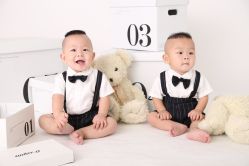 -现代经典婚纱摄影