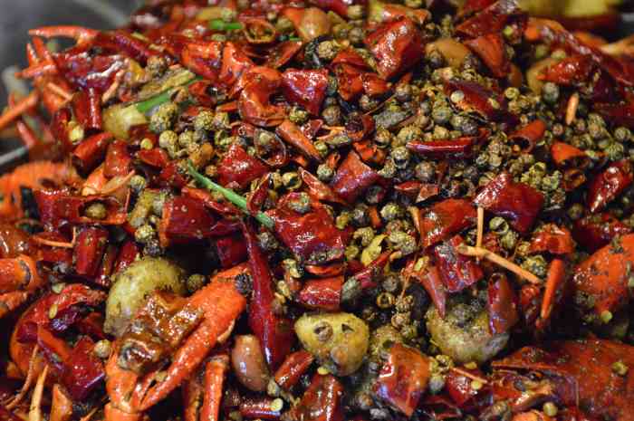 吴老二烧虾(光明街店)-"看有个评论说老板不愿意卖高价所以不愿意和.