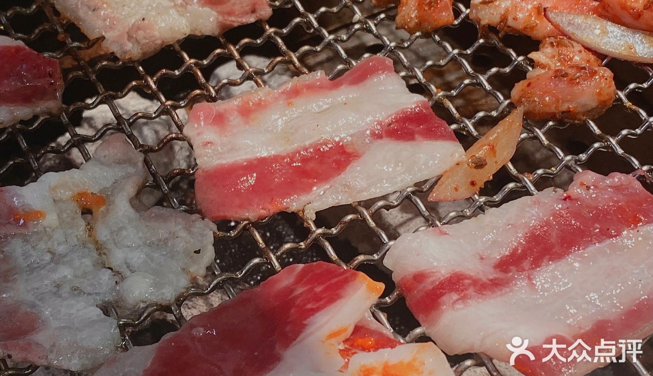 坐在全景落地窗前吃烤肉是一种什么样的体验