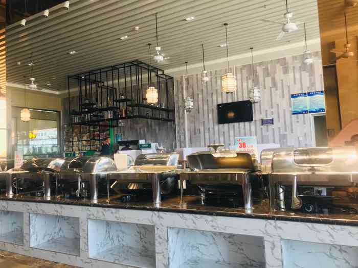 鄱阳湖服务区停车场