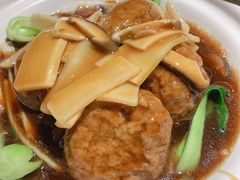 砂锅手工狮子头-渝信川菜 · 川味家常菜(长安店)