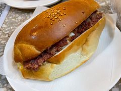 咸芝士牛肉猪仔包-华嫂冰室(湾仔店)