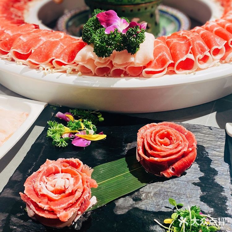 网红人气羊围脖惊艳亮相 额尔敦传统涮羊肉火锅