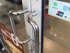-麦当劳(轻轨曹杨路店)