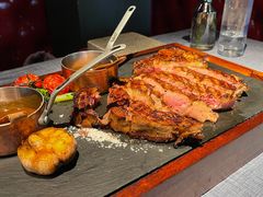 饲谷西冷牛排-弦月窗LUNETTE BY AMANDA(复兴路店)